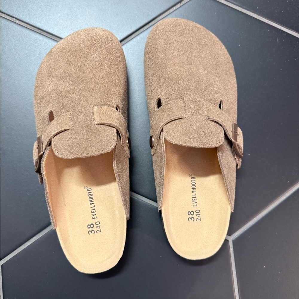 Evellyhoodt Soft Suede Clogs - Size 7